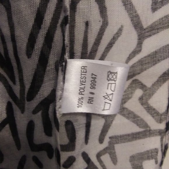 Abstract Black and White Oversized Scarf | New - Picture 6 of 6